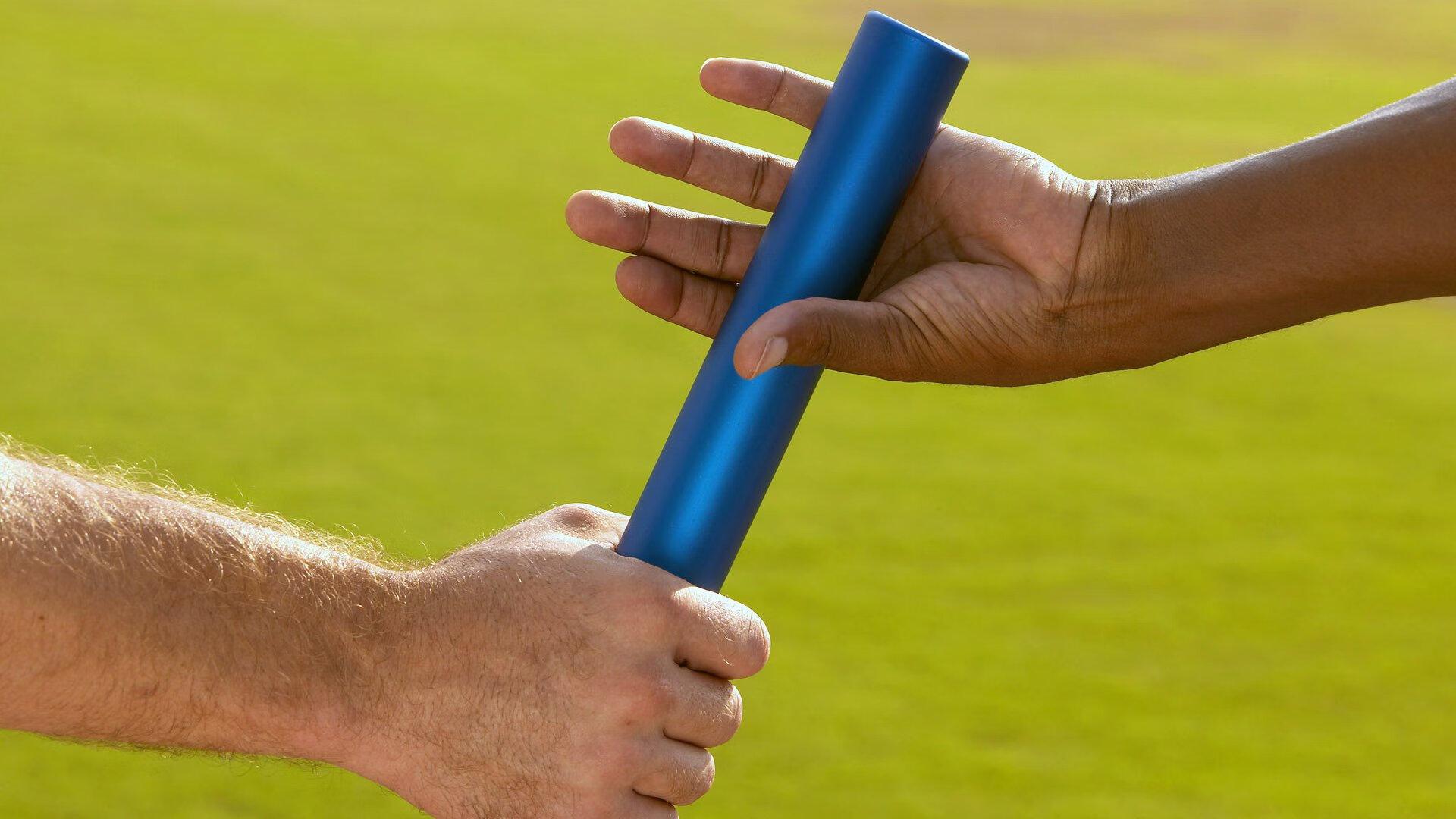 太阳报，布鲁诺·费尔南德斯夺冠后神情凝重，曼联球迷社媒盛赞其