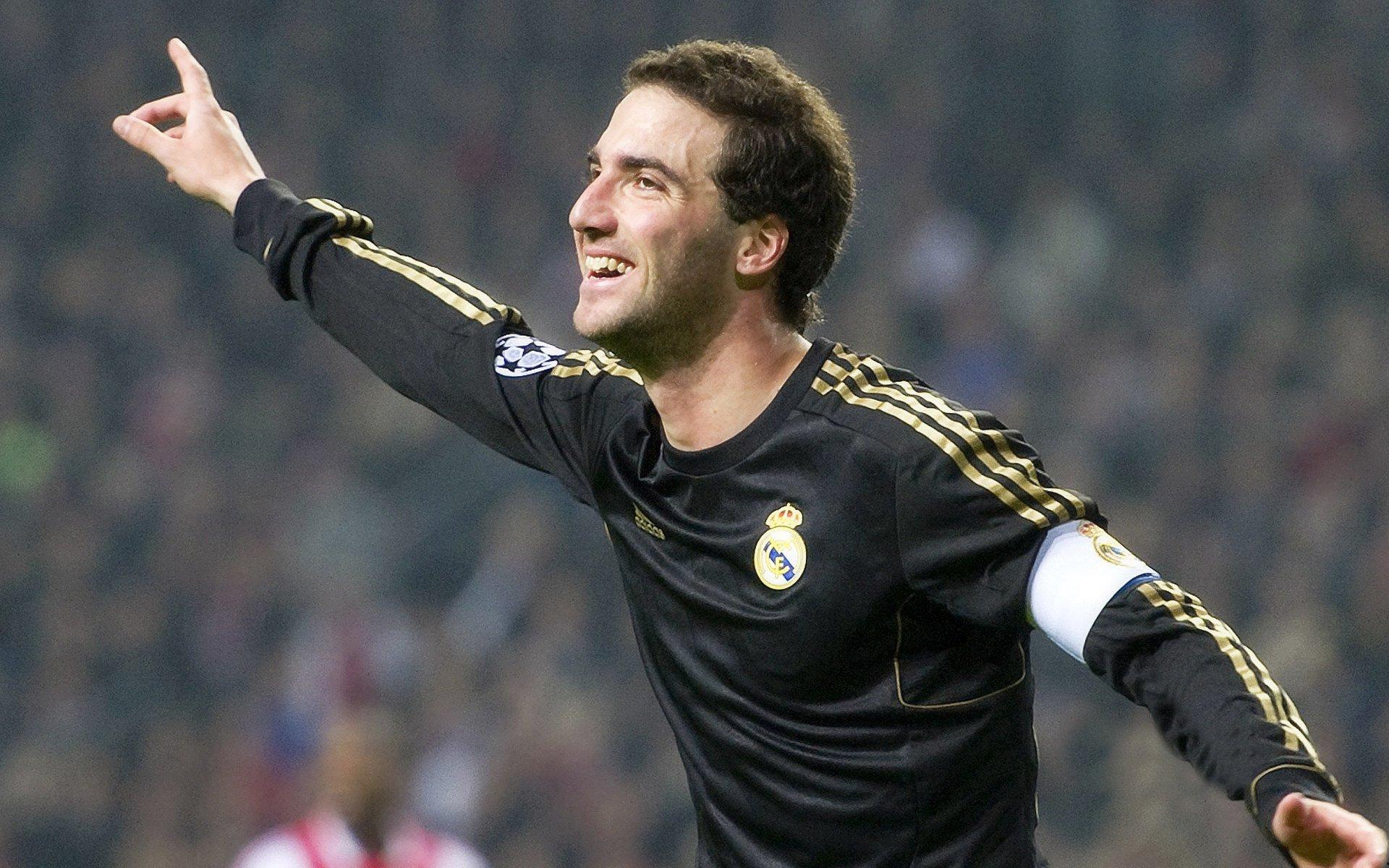 957关键开团奠定胜局 WE力克闪电狼斩获关键胜利